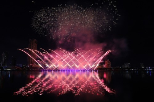 Internationales Feuerwerksfestival Da Nang 2023: Teams aus Australien und Italien treten gegeneinander an - ảnh 1