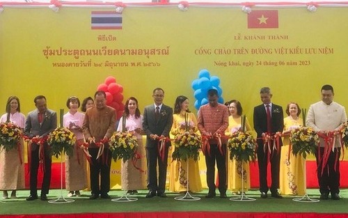 Einweihung des ersten vietnamesischen Begrüßungstors in Thailand - ảnh 1