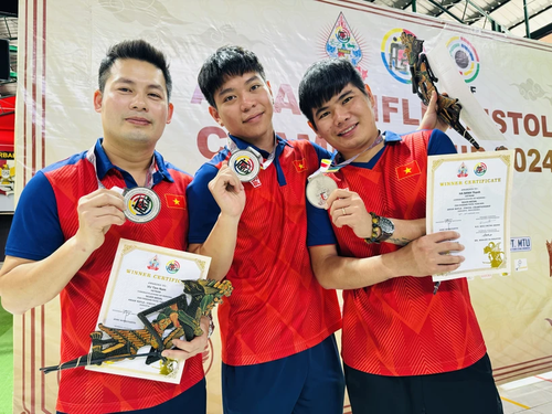 Vietnam  gewinnt Silbemedaille bei der Asienschießmeisterschaft 2024 - ảnh 1