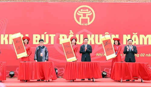 Staatspräsident Vo Van Thuong nimmt an Schreibzeremonie im Frühling in Hanoi teil - ảnh 1