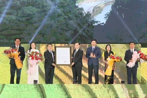 Veröffentlichung der Anerkennung des Nationalen Tourismusgebiets Moc Chau - ảnh 1