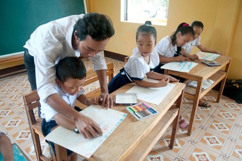 Provinsi Khanh Hoa memperkuat kader kesehatan, pendidikan untuk kabupaten kepulauan Truong Sa - ảnh 1