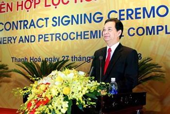 Acara penandatanganan kontrak EPC Proyek Nghi Son berlangsung di  Thanh Hoa. - ảnh 2