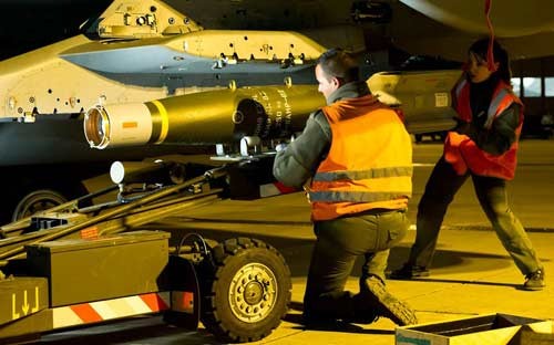 Perancis melakukan serangan udara kuat untuk melawan kaum pembangkang di Mali - ảnh 1