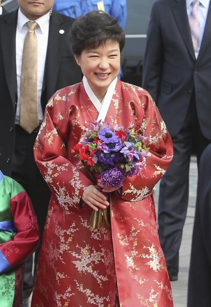 Kira-kira 80 % warga Republik Korea percaya pada Presiden baru Park Geun-hye - ảnh 1