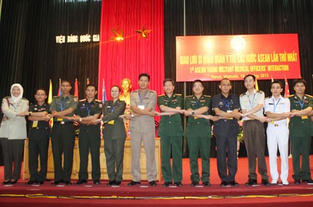 Pertemuan pertama perwira muda bidang ilmu kedokteran militer negara-negara ASEAN - ảnh 1