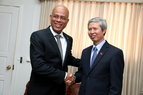 Presiden Haiti berharap supaya ada banyak badan usaha Vietnam melakukan investasi di Haiti - ảnh 1