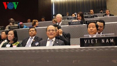 Ketua MN Vietnam, Nguyen Sinh Hung hadir dan membacakan pidato di depan Majelis Umum IPU 130 - ảnh 1