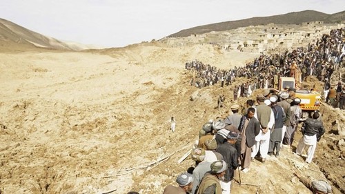 Komunitas internasional membantu Afghanistan mengatasi akibat tanah longsor - ảnh 1