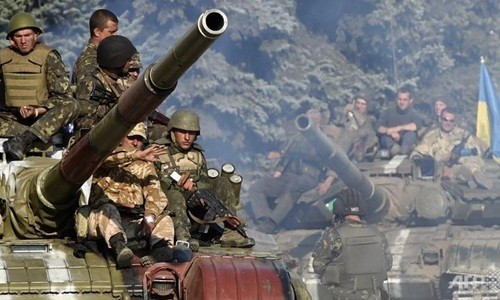 Pasukan-pasukan Ukraina saling menuduh yang melanggar permufakatan gencatan senjata - ảnh 1
