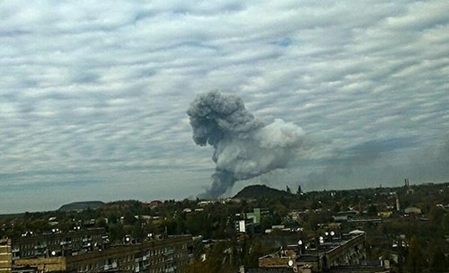 Ukraina: terjadi ledakan besar sehingga mengguncangkan kota Donetsk - ảnh 1
