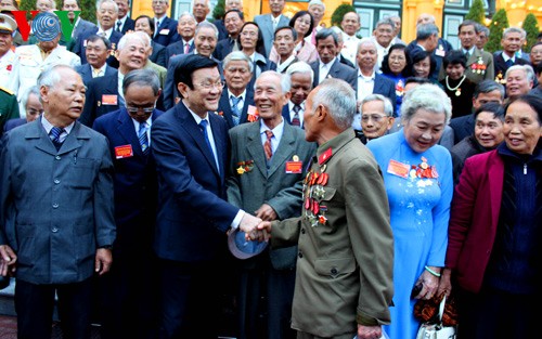 Presiden Vietnam, Truong Tan Sang: para veteran tahanan revolusioner memberikan sumbangan besar dalam kemenangan Revolusi Vietnam - ảnh 1