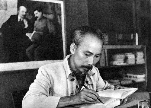 “Penyair Ho Chi Minh” – Beliau sudah meninggal tapi Beliau tetap hidup untuk selama-lamanya - ảnh 1