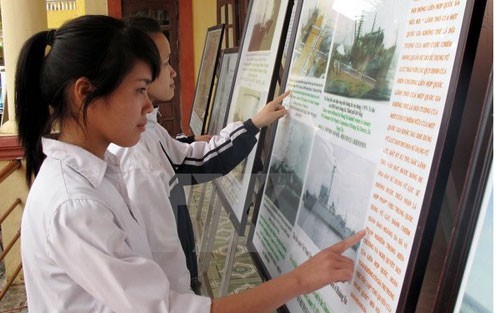Pameran peta dan dokumen “Kepulauan Hoang Sa, Truong Sa milik Vietnam-  bukti-bukti sejarah dan hukum" di provinsi Ninh Binh - ảnh 1