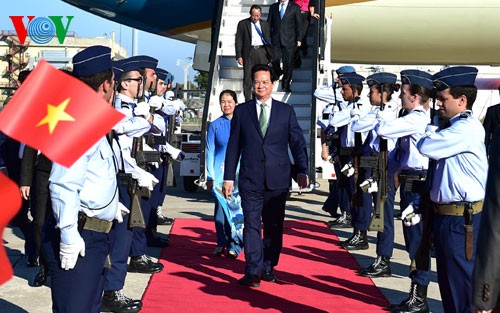 PM Nguyen Tan Dung memulai kunjungan resmi di Portugal - ảnh 1