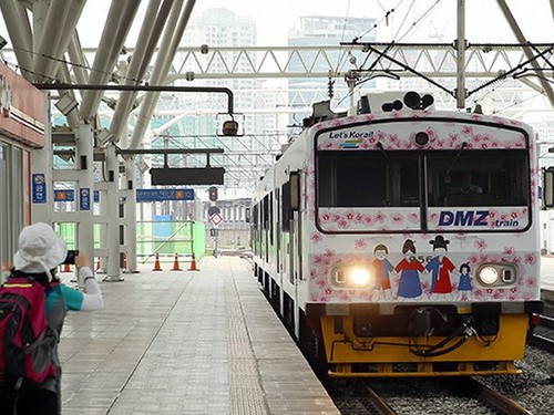  Pembukaan kembali jalur kereta api Seoul-Wonsan merupakan titik tolak untuk kerjasama antar-Korea - ảnh 1