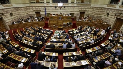 Parlemen Yunani mengesahkan RUU ke-2 mengenai reformasi yang keras - ảnh 1