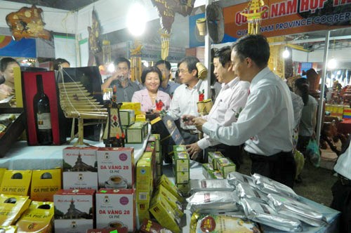 Sedang berlangsung Pekan raya pameran provinsi Quang Binh tahun 2015 - ảnh 1