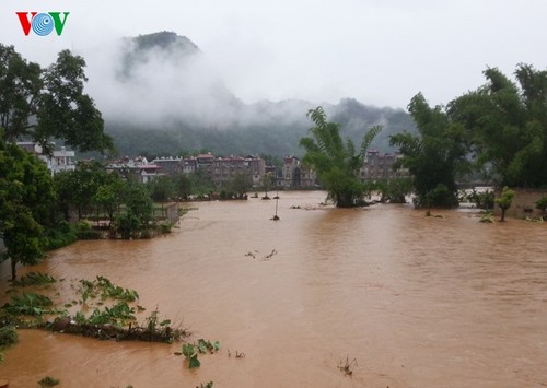 Hujan dan bajir berlangsunsg rumit di banyak negara Asia - ảnh 1