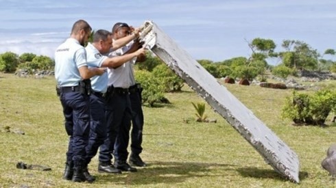 Menghentikan aktivitas pencarian kepingan pesawat terbang MH370 di pulau Reunion - ảnh 1