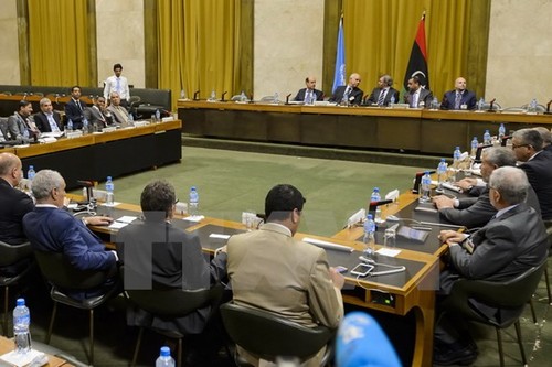 Faksi-faksi  permusuhan di Libia melakukan putaran perundingan baru di Marok - ảnh 1