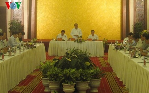 Deputi PM Vietnam, Nguyen Xuan Phuc melakukan temu kerja dengan para pemimpin teras provinsi Quang Ninh - ảnh 1