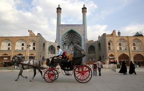 Walikota Esfahan, Iran ingin mendorong kerjasama pariwisata dengan Vietnam - ảnh 1