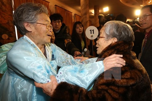 Dua bagian negeri Korea bertukar daftar keluarga-keluarga reuni - ảnh 1