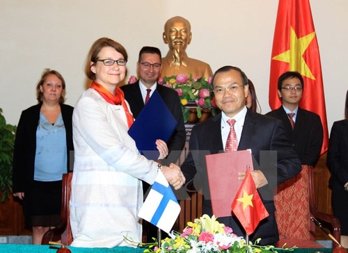 Deputi Menlu Vietnam menerima Deputi Menlu Republik Filandia - ảnh 1
