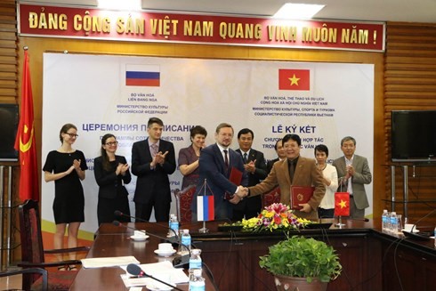 Acara penandatanganan kerjasama kebudayaan antara Vietnam dan Federasi Rusia - ảnh 1