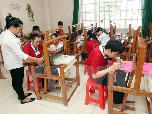 Mengawali proyek “Mendorong pembauran kaum panyandang disabilitas di Vietnam” - ảnh 1