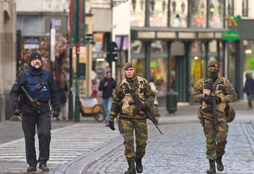 Negara-negara Eropa memperketat keamanan menjelang Tahun Baru 2016 - ảnh 1