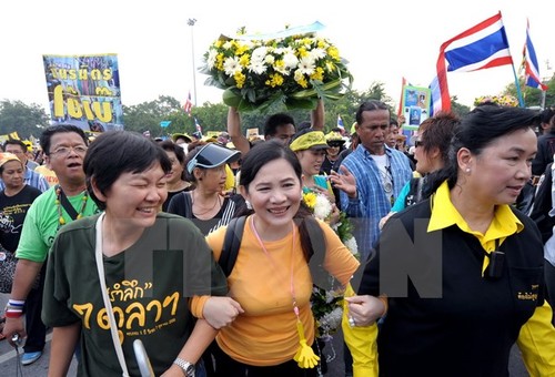 Thailand memulai pengadilan terhadap blokade yang dilakukan faksi kaos Kuning terhadap bandara para tahun 2008 - ảnh 1