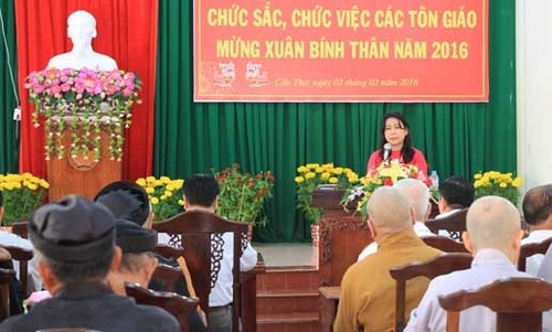 Melakukan pertemuan dengan para pemuka agama, diaspora Vietnam di luar negeri dan cendekiawan sehubungan dengan Hari Raya Tet - ảnh 1