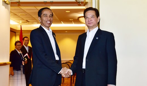Vietnam dan Indonesia menegaskan peranan penting dalam menjamin perdamaian, kestabilan, keamanan, keselamatan, kebebasan maritim dan penerbangan di Laut Timur - ảnh 1