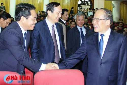 Ketua MN Vietnam, Nguyen Sinh Hung melakukan kontak dengan para pemilih provinsi Ha Tinh - ảnh 1