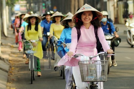 Festival Ao Dai kota Ho Chi Minh menyerap kedatangan banyak wisatawan - ảnh 1
