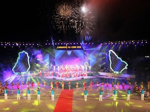 Pembukaan malam festival Carnaval Ha Long tahun 2016 di provinsi Quang Ninh - ảnh 1