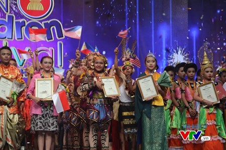 Gala musik yang berwarna-warni dari anak-anak ASEAN - ảnh 1