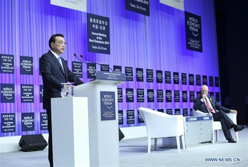 Forum Ekonomi Dunia Musim Panas menuju ke pendorongan ekonomi dunia tumbuh kuat - ảnh 1