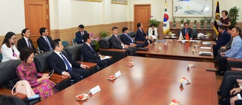 Delegasi kota Hanoi melakukan kunjungan kerja di Seoul, Republik Korea - ảnh 1