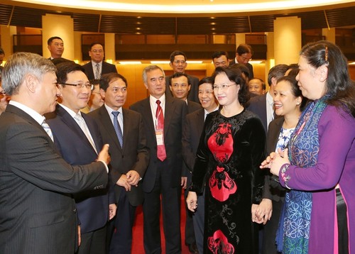 Ketua MN Nguyen Thi Kim Ngan menerima para Dubes dan Kepala Kantor perwakilan Vietnam di luar negeri - ảnh 1