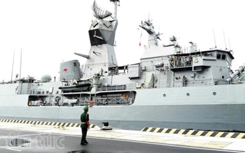 Kapal Angkatan Laut Australia mengunjungi Pelabuhan Internasional Cam Ranh, Khanh Hoa - ảnh 1