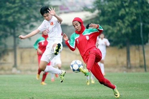 Tim sepak bola putri U-19 Vietnam merebut tiket masuk babak final Turnamen sepak bola putri U19 Asia tahun 2017 - ảnh 1