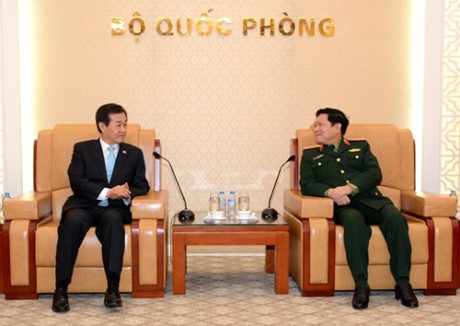 Menhan Vietnam, Ngo Xuan Lich menerima Deputi Menhan Republik Korea, Hoang In-mu - ảnh 1