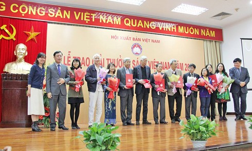 Sembilan puluh hasil cetakan mendapat penghargaan buku Vietnam - tahun 2016 - ảnh 1