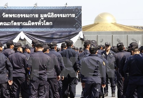 Polisi Thailand berkonfrontasi dengan sekte Dhammakaya - ảnh 1
