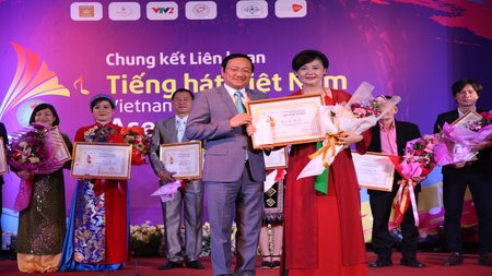 Festival Nyanyian Vietnam-ASEAN tahun 2017 di Laos - ảnh 1