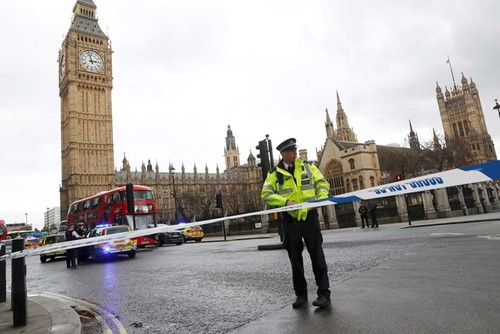 Terjadi serangan di luar gedung Parlemen Inggris, sehingga menimbulkan banyak korban - ảnh 1