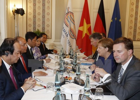 PM Vietnam, Nguyen Xuan Phuc melakukan pembicaraan dengan Kanselir Jerman, Angela Merkel - ảnh 1